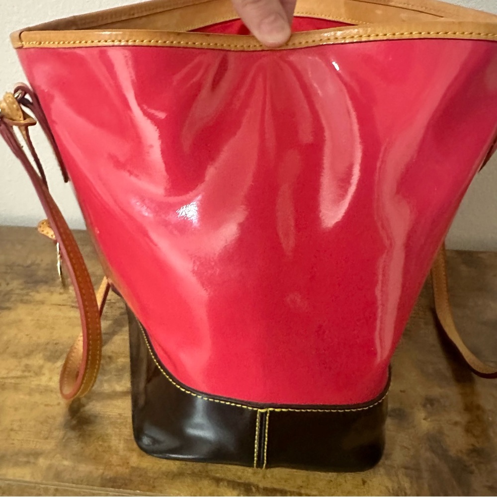 Dooney & Bourke Pink and Black Tote with Elegant Design - Picture 7 of 17